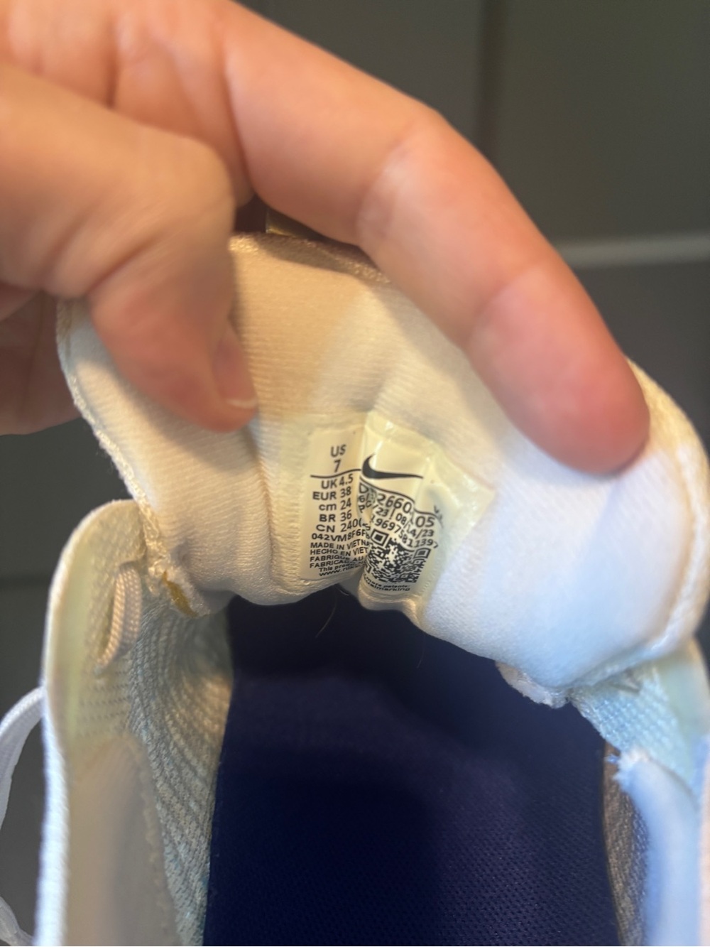 Nike ZOOMX Invincible Run Flyknit 3 Women!: Running Shoes 7 - Picture 9 of 11